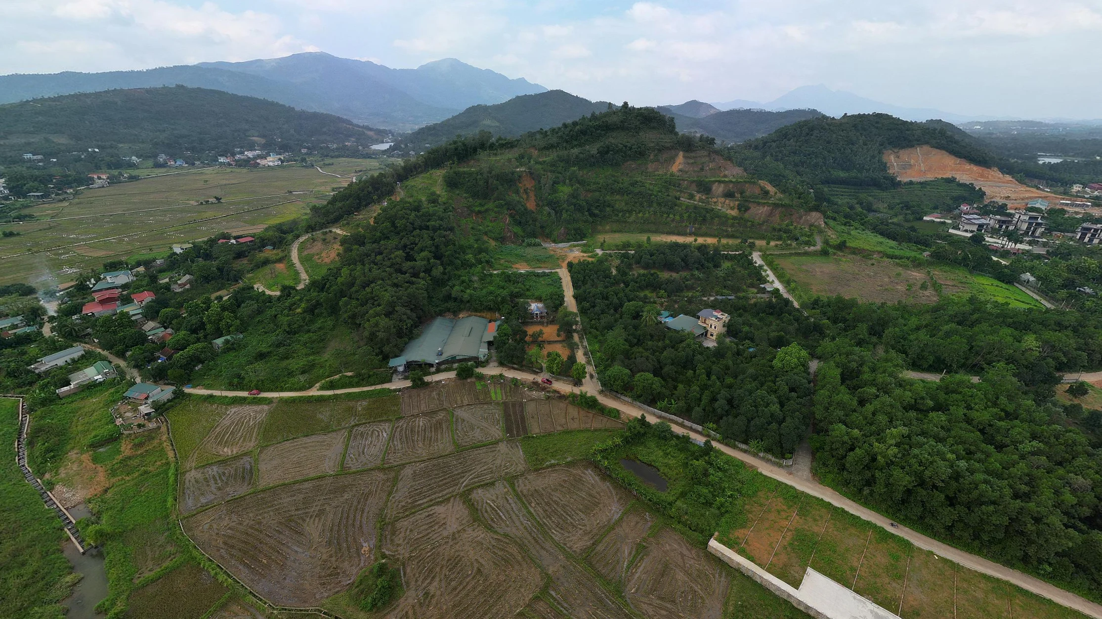 Bán lô đất 1685m2 tại Lập Thành Yên Xuân Hà Nội