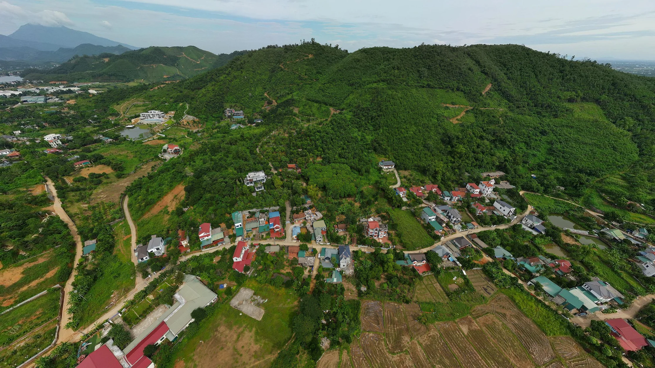 bán lô đất 17000m2 giá 6tr/m2 tại xóm Chùa Yên Xuân Hà Nội.