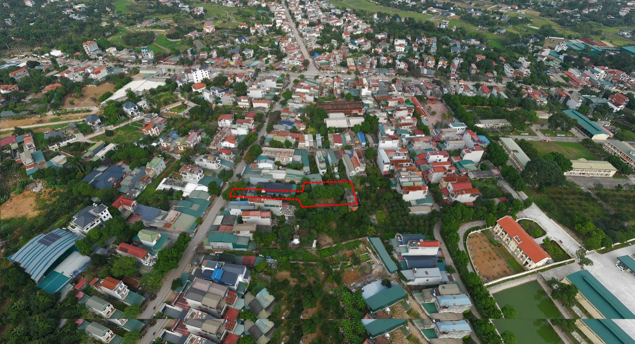 bán lô đất 1000m2/300tc tại trục chính đường 916 ngã tư lục quân. Sơn Tây Hà Nội