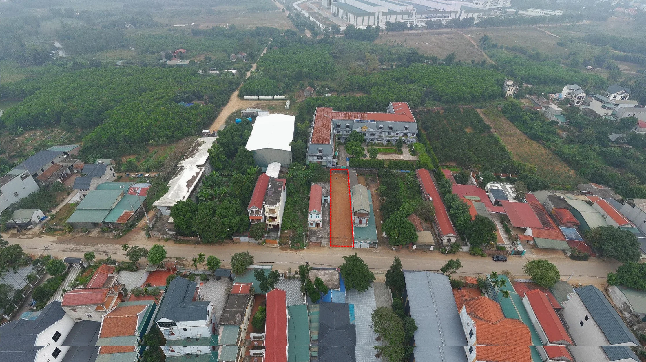 bán lô đất trục chính phú cát Hà Nội 300m2/200tc giá 4xtr/m2