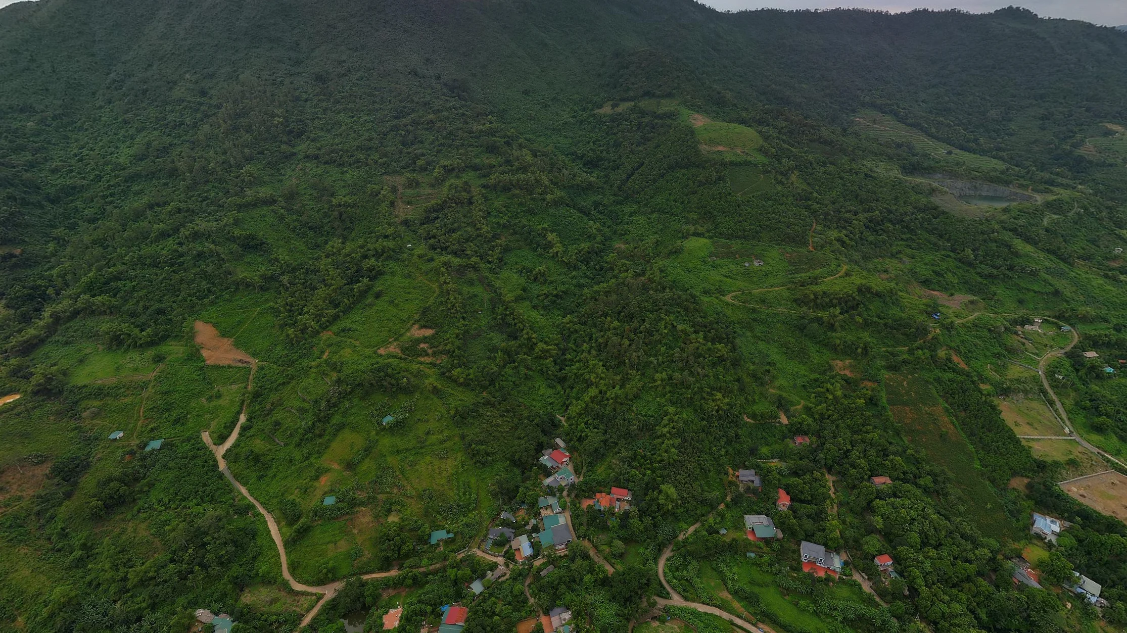 Bán lô đất 28000m2 giá 90 tỉ tại Đồng Vỡ Phú Cát Hà Nội