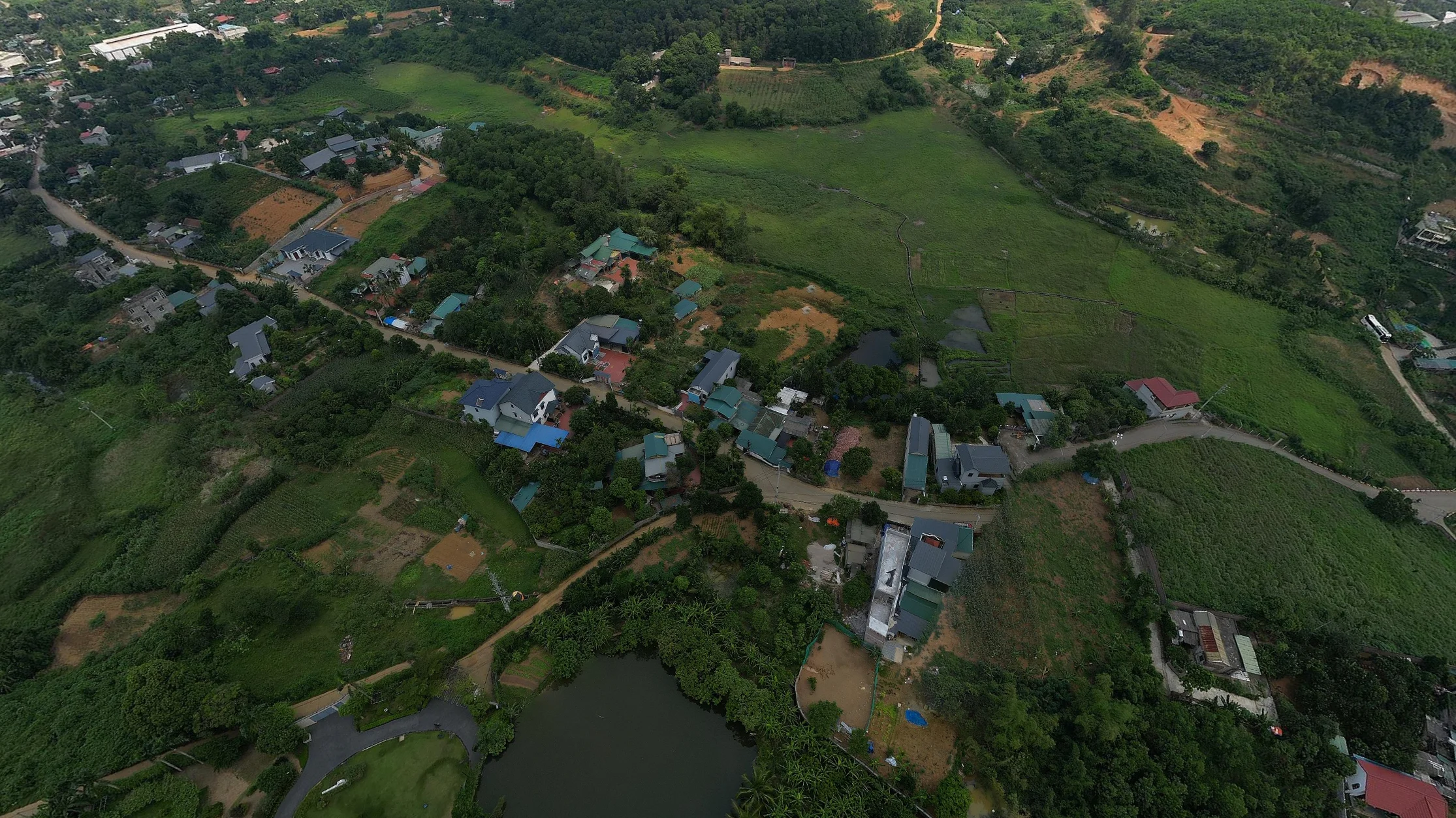 Bán lô đất 1600m2 giá 5tr/m2 tại Phú Cát Hà Nội