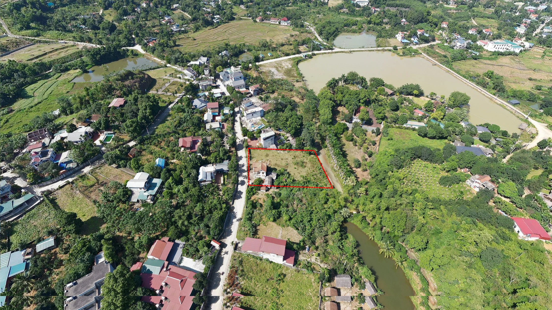 bán lô đất 2063m2 giá 28 tỉ tại Đồng vỡ phú cát hà nội