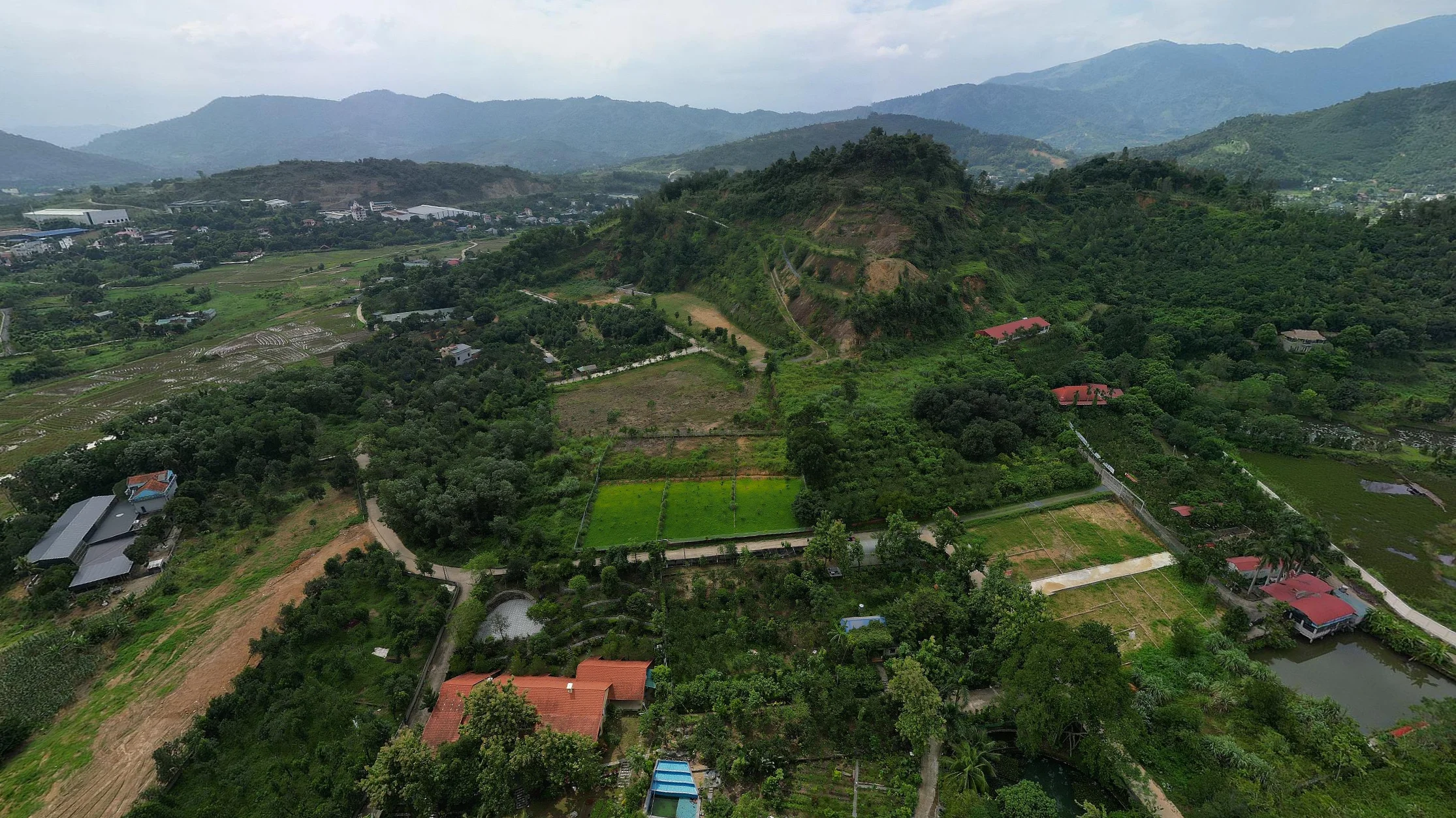 Bán lô đất hơn 3000m2 tại Lập Thành Yên Xuân Hà Nội giá 9tr/m2