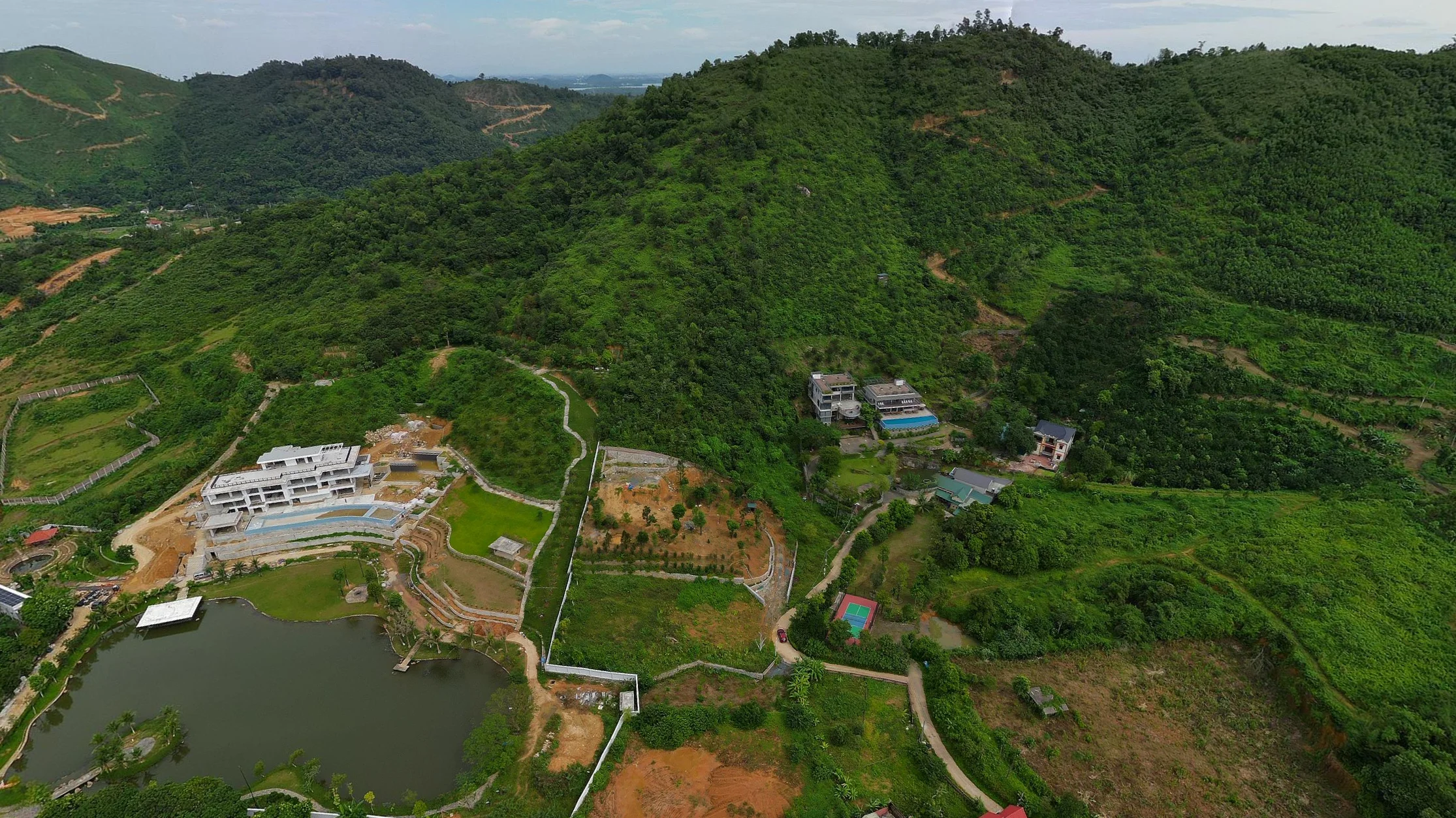 bán lô đất 1800m2 giá 9,5tr/m2 tại xóm Chùa 2 Yên Xuân Hà Nội.